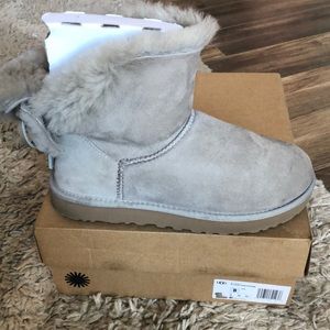 Ugg boots. Size 8. Classic double bow mini.